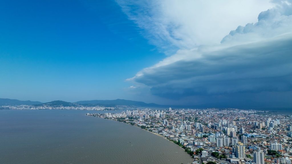 SC terá virada no tempo com risco de temporais e granizo - Foto: Thiago Kaue / SecomGOVSC