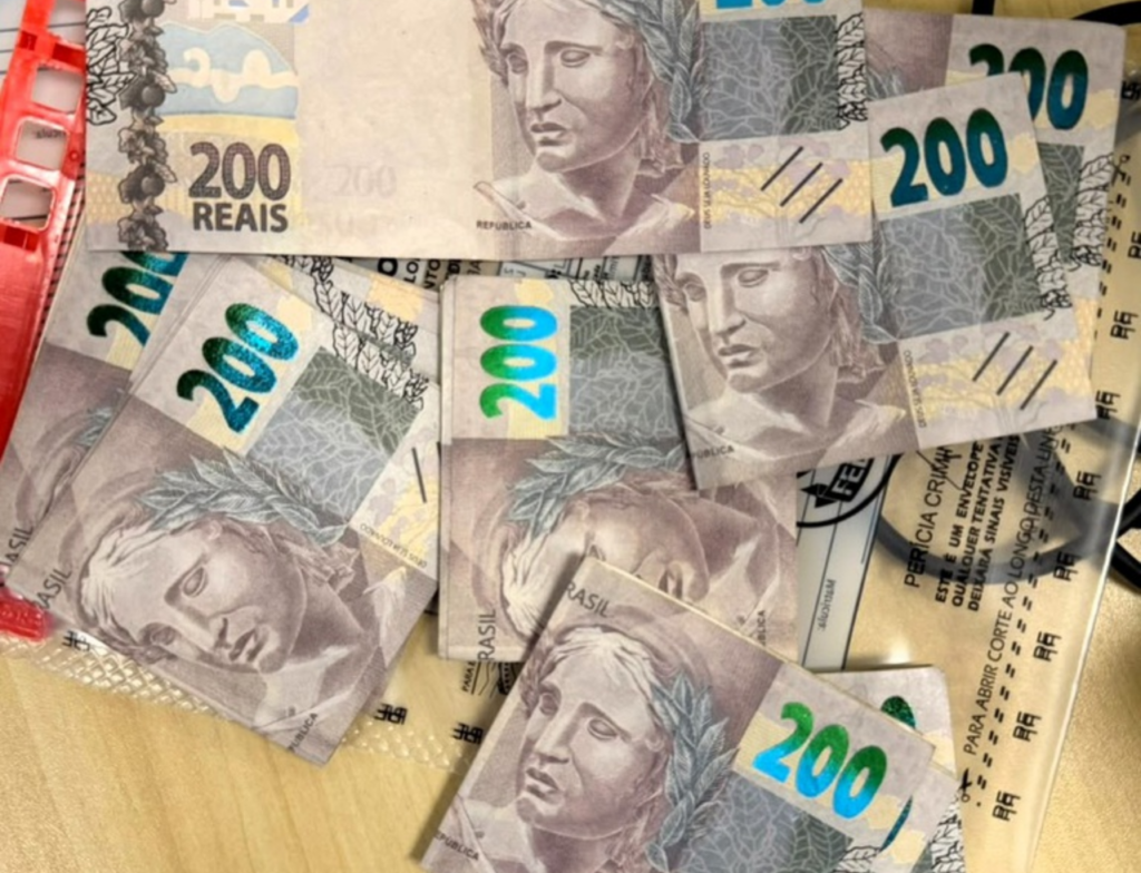 Trio é preso com R$ 4,8 mil em cédulas falsas em Florianópolis - Foto: Divulgação/Polícia Federal
