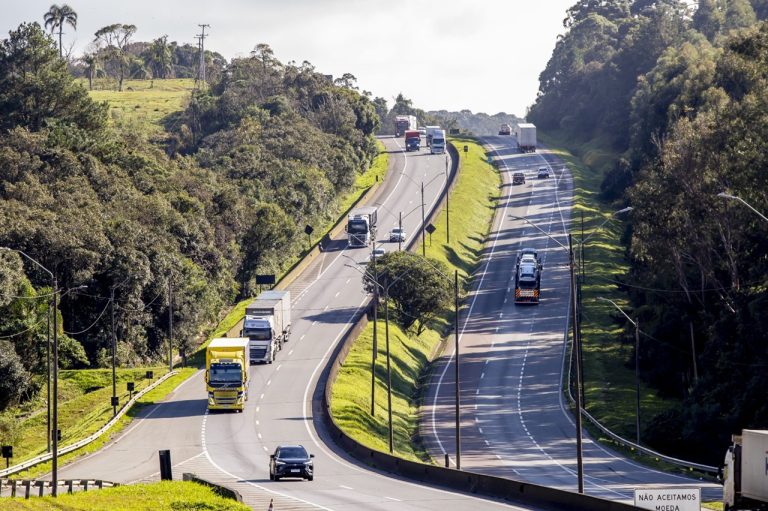 Cerca de 1 milhão de veículos são esperados nas rodovias federais de SC no feriado