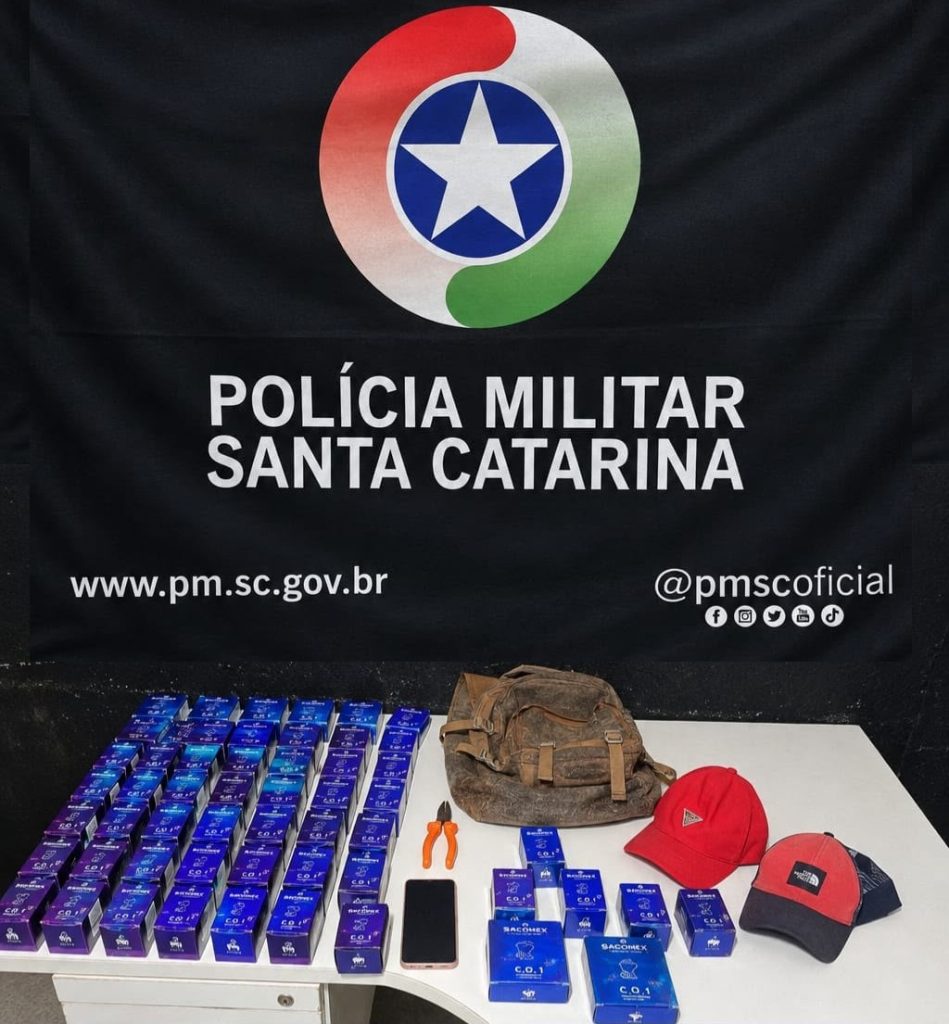 Peças furtadas de motocicletas avaliadas em R$ 50 mil são recuperadas e trio acaba preso em Itajaí. - Foto: Divulgação/PMSC