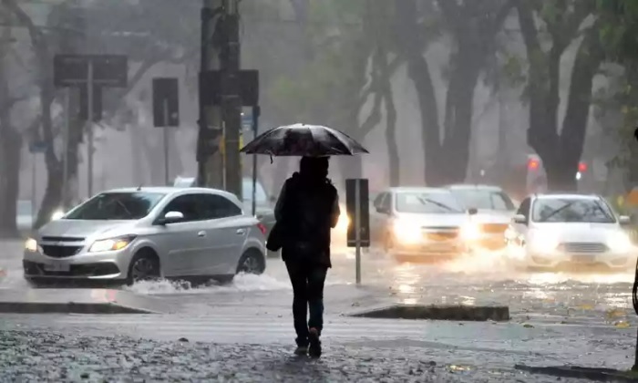 Previsão de frio intenso, chuva e ressaca deixam SC em alerta neste domingo. - Foto: Divulgação