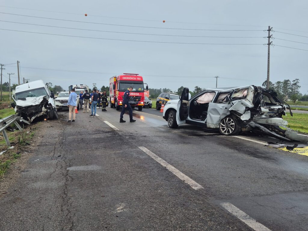Acidente entre veículos deixa motorista em estado grave na BR-101 - Foto: Divulgação/CBMSC