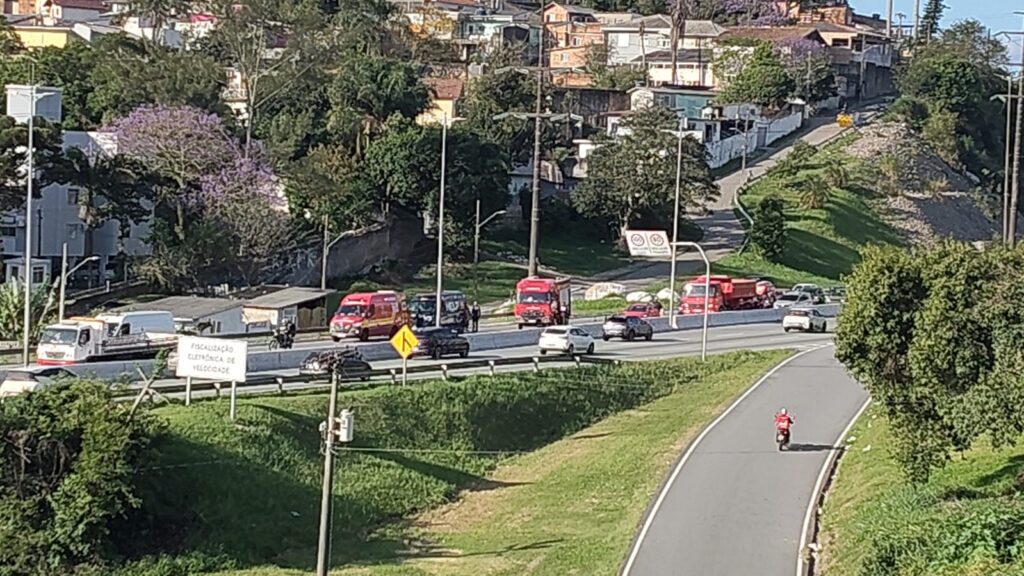 Acidente na Via Expressa causa congestionamento na saída de Florianópolis - Foto: Divulgação/PRF