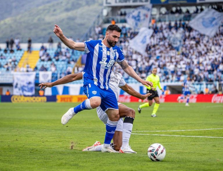 Avaí perde para o Ceará e se complica na Série B