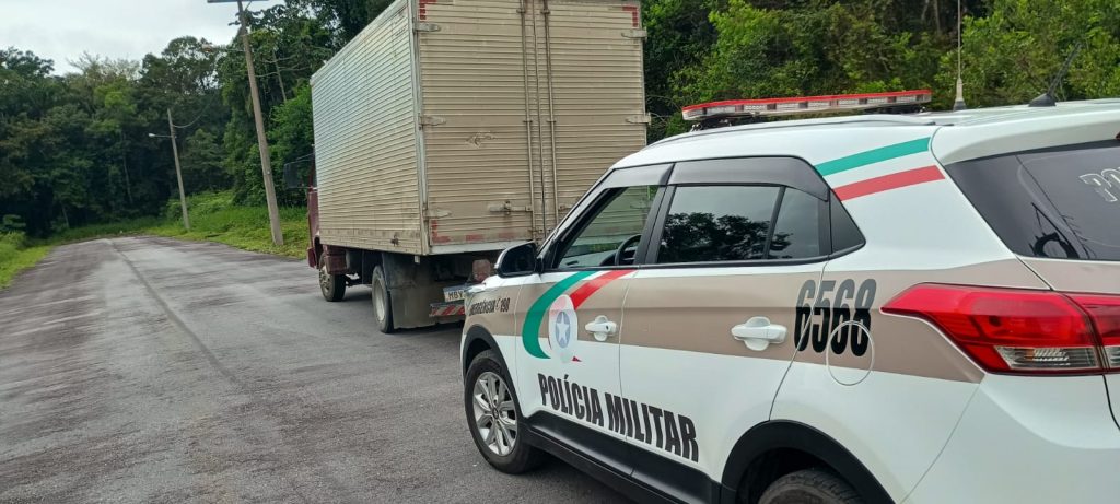 Caminhão furtado em Balneário Piçarras é encontrado em Barra Velha - Foto: Divulgação/PMSC
