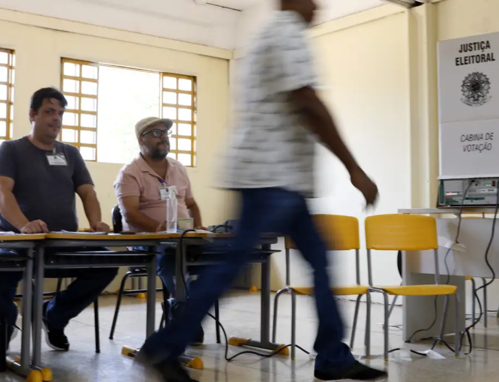 Cerca de 5,7 milhões de catarinenses podem votar neste domingo - Foto: Bruno Peres/Agência Brasil