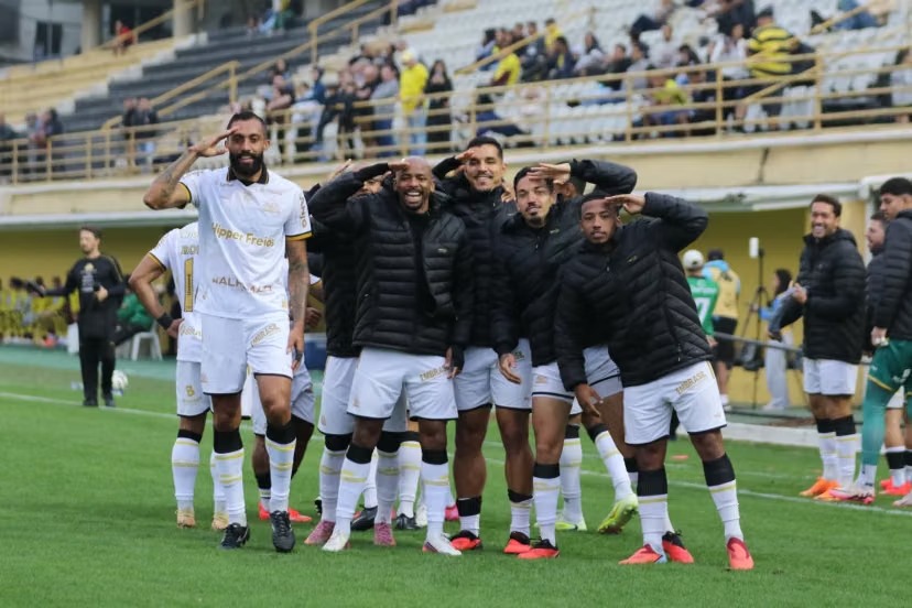 César Martins viaja com o Criciúma e vira dúvida contra o Sport - Foto: Celso da Luz/Criciúma E.C.