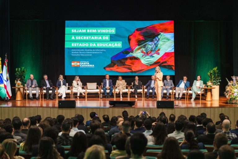 Concurso público da Educação em SC tem primeira posse de aprovados