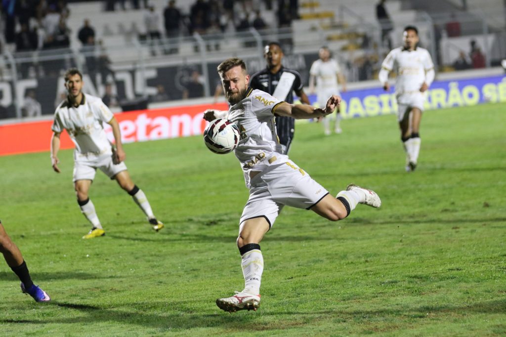Criciúma encara Ponte Preta em jogo decisivo; veja provável time - Foto: Celso da Luz/Criciúma E.C.