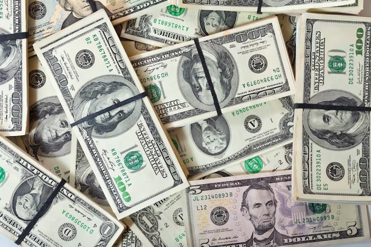 Dólar sobe 1,15% e Bolsa cai após dia de cautela no mercado