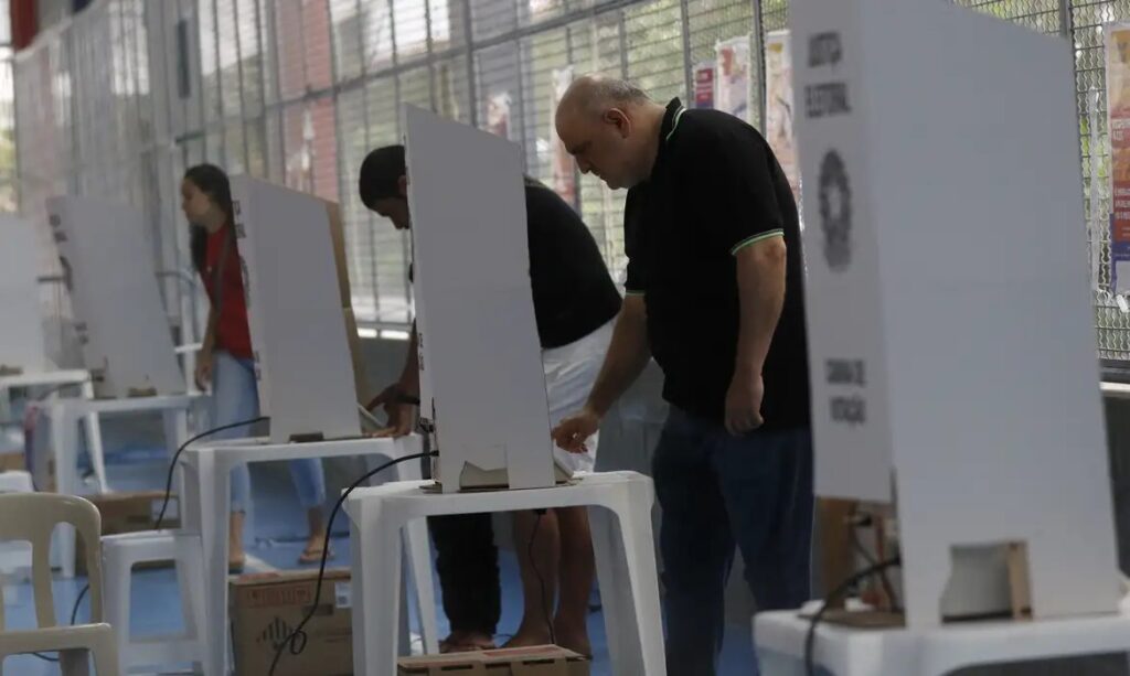 Eleições: veja o que pode e o que é proibido na hora de votar - Foto: Fernando Frazão/Agência Brasil