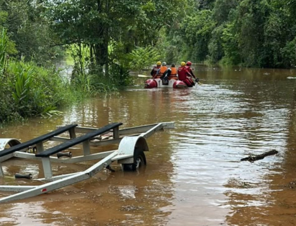 Eleitores ficam ilhados em SC e precisam de barco para votar - Foto: Divulgação/CBMSC