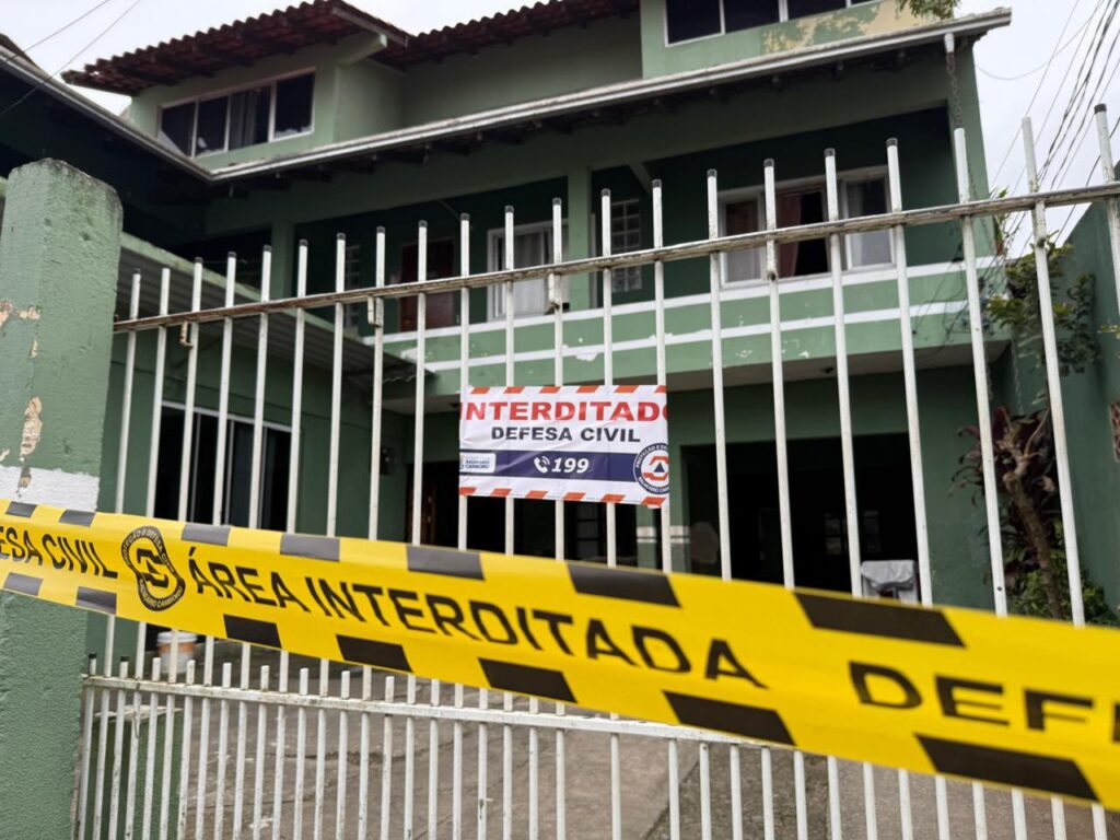 Escada desaba e deixa duas crianças feridas em Balneário Camboriú - Foto: Divulgação/PMBC