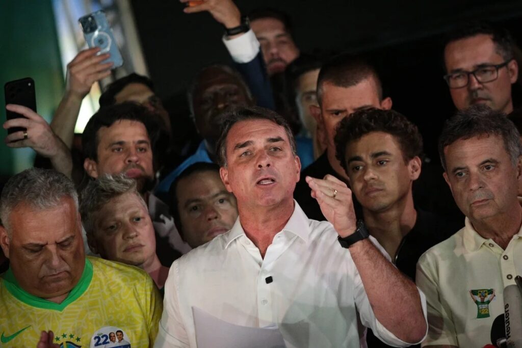 Flávio Bolsonaro teria ido para os EUA após derrota eleitoral - Foto: Divulgação/BRENO ESAKI/METRÓPOLES/@BrenoEsakiFoto