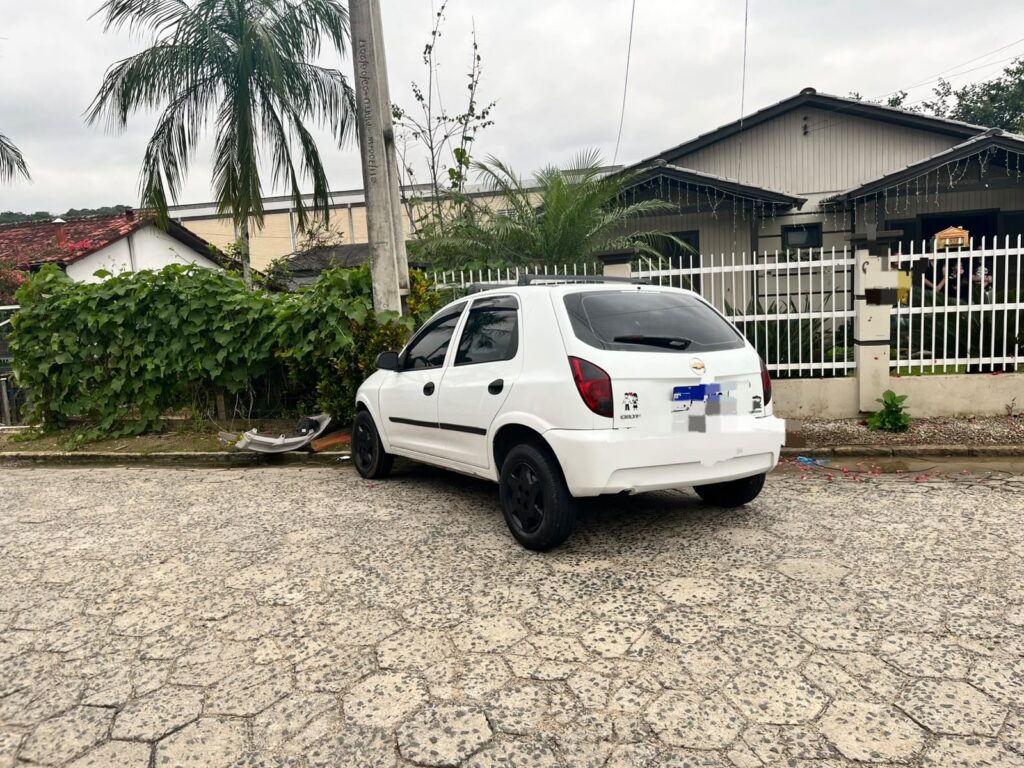 Motorista perde controle, bate em poste e fica ferido em Urussanga - Foto: Divulgação/CBMSC