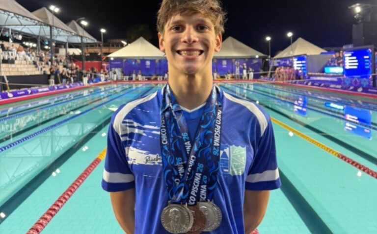 Nadador de Tubarão conquista três medalhas em campeonato internacional