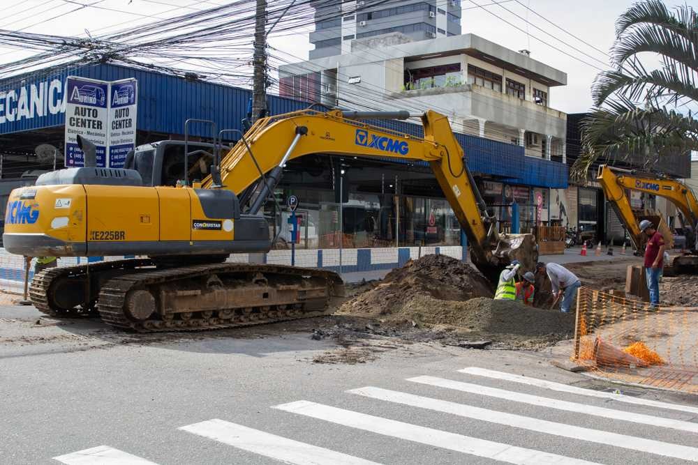 Obra de macrodrenagem interdita trecho de avenida em São José - Foto: Divulgação/PMSJ