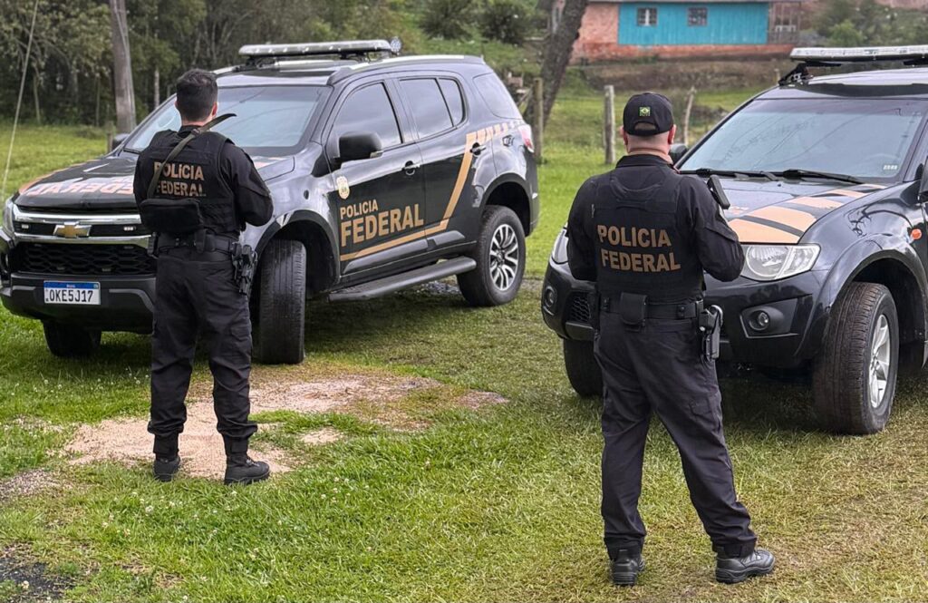 PF investiga esquema de madeira ilegal em SC e afasta policial rodoviário - Foto: Divulgação/Polícia Federal