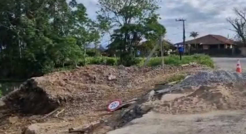 Ponte do Campestre recebe nova etapa de concretagem em Tubarão - Foto: Reprodução/YouTube/Rádio Cidade Tubarão