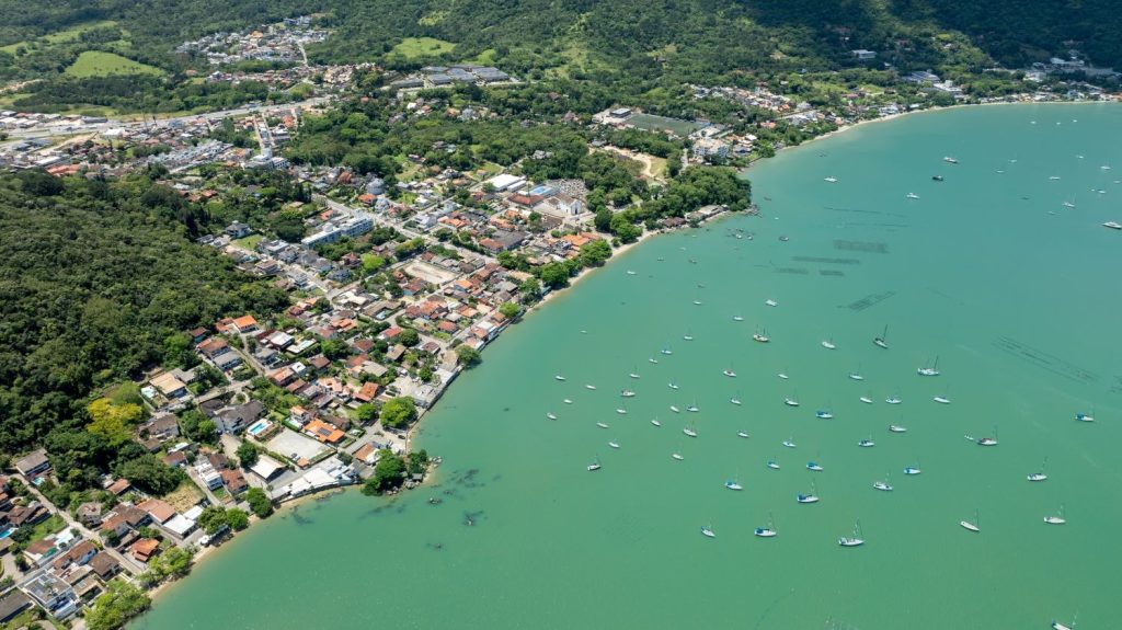 Praias de SC: 78% dos pontos estão próprios para banho; veja os números - Foto: Thiago Kaue/SecomGOVSC
