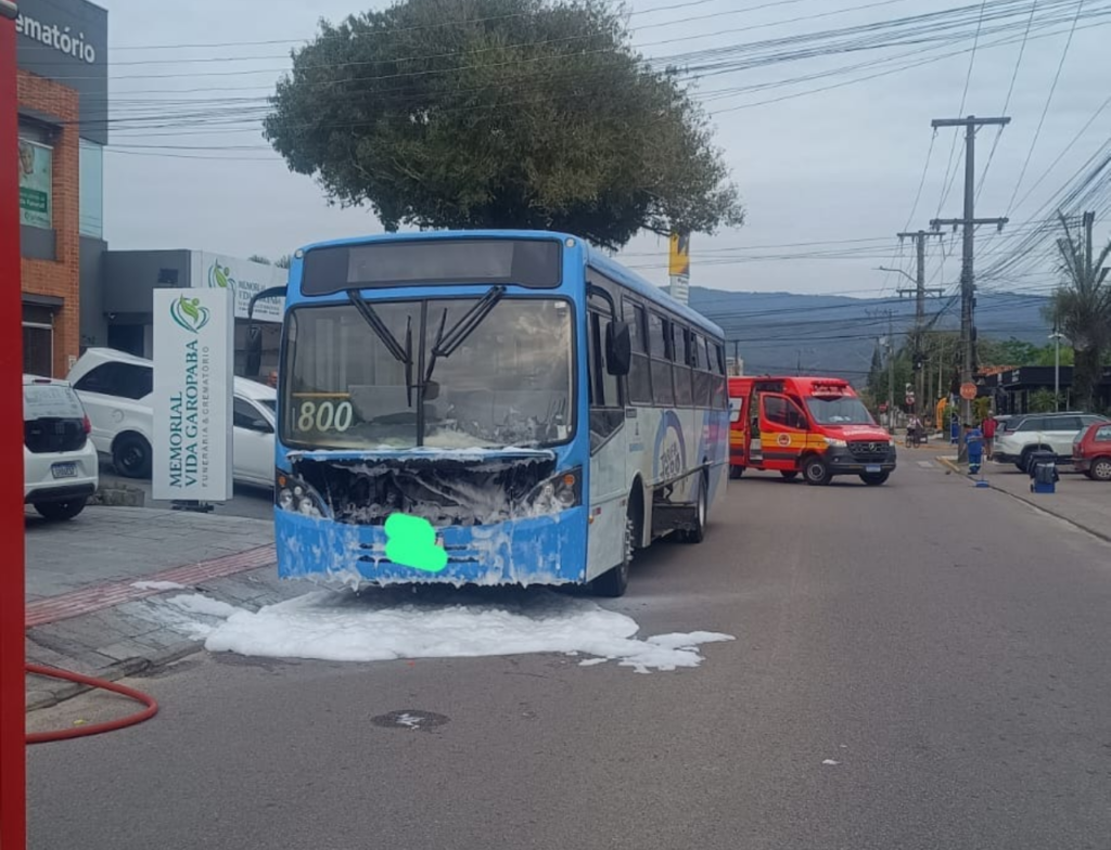 Prefeitura de Garopaba investiga incêndio em ônibus e cobra explicações - Foto: Divulgação/CBMSC