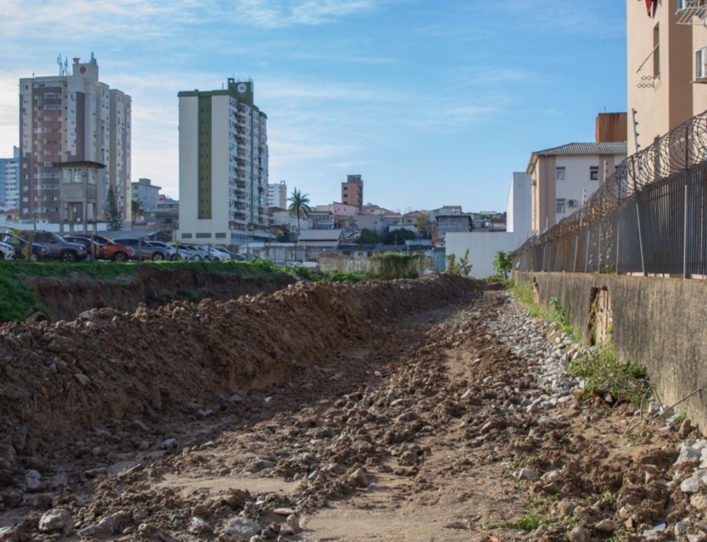 Rio Araújo terá obras para reduzir risco de alagamentos em São José - Foto: Divulgação/PMSJ