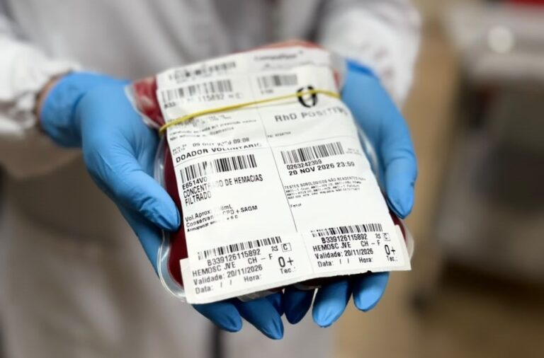 SC registra transporte inédito de sangue raro em avião comercial