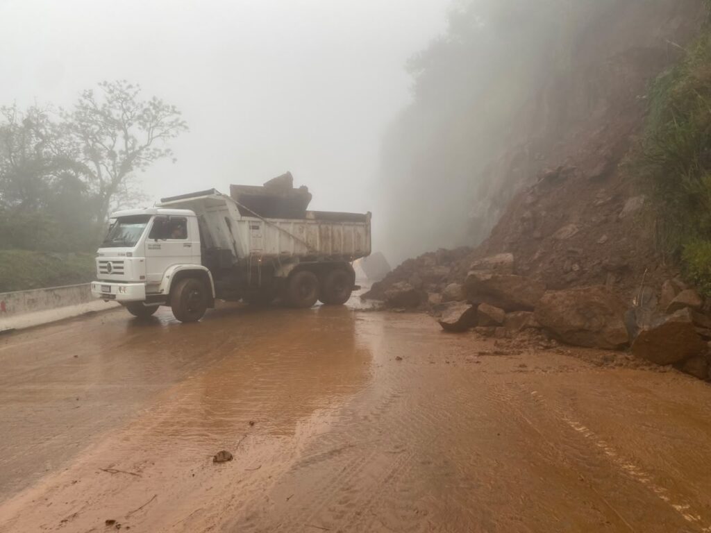 Serra da Rocinha é interditada nos dois sentidos na BR-285 - Foto: Divulgação/PRF