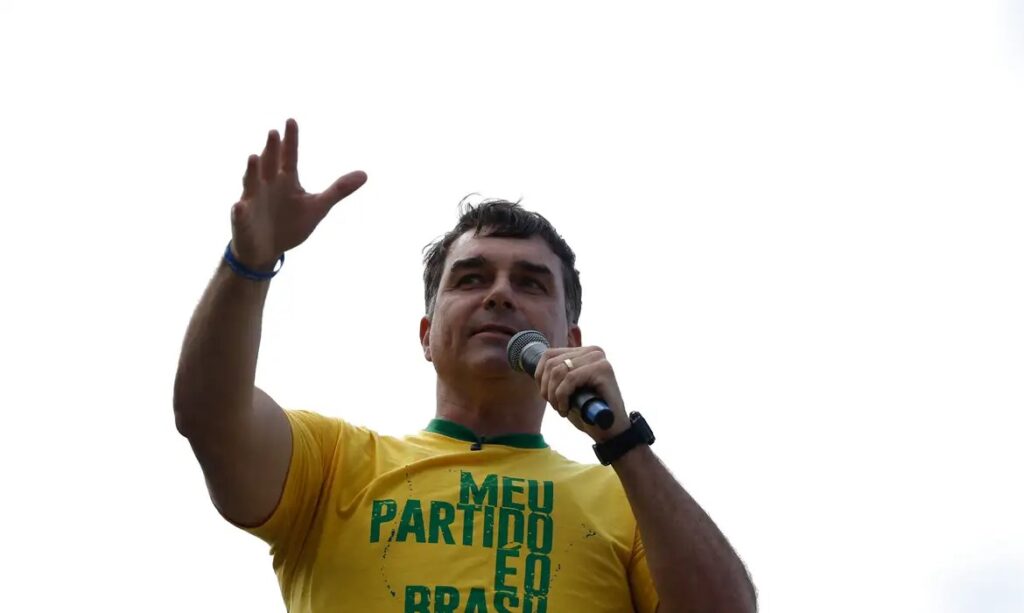 Suposta chegada de Flávio Bolsonaro aos EUA gera repercussão - Foto: Fernando Frazão/Agência Brasil