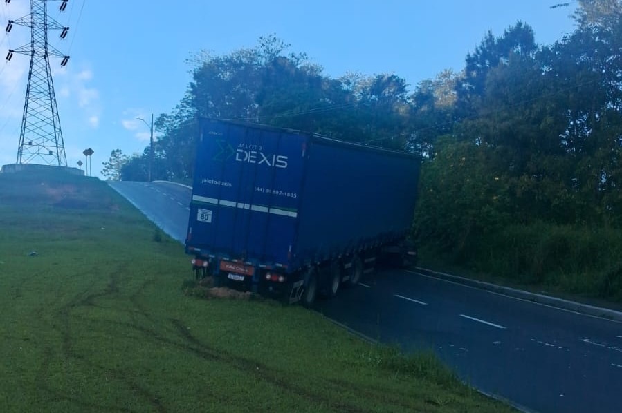 Trânsito é liberado na Avenida das Torres após bloqueio em São José - Foto: Divulgação/PMSJ