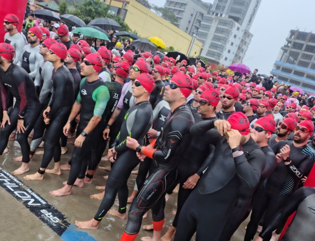 Triathlon no Morro dos Conventos terá provas de natação, ciclismo e corrida - Foto: Divulgação/Fetrisc