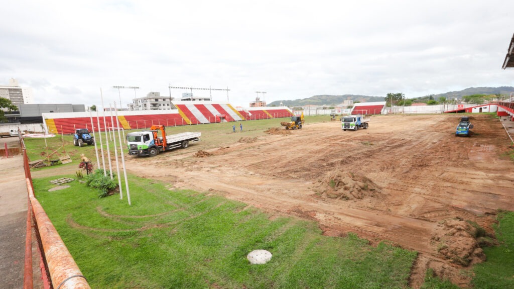 Tubarão vai reaproveitar grama do Estádio Aníbal Costa em praças e avenidas - Foto: Vinicius Duarte/GeCom/PMT