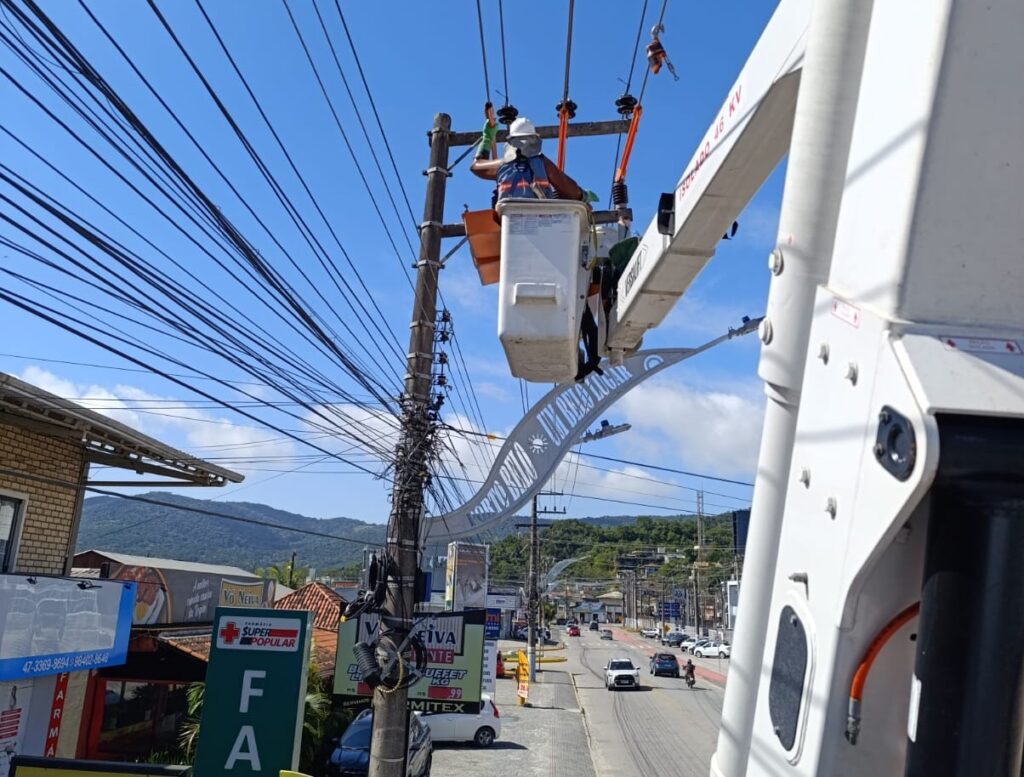 Rede elétrica é reforçada no Litoral Norte catarinense para o verão. - Foto: Divulgação