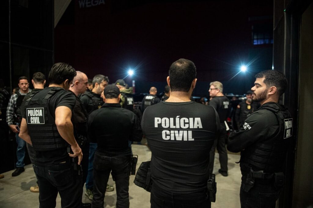 Operação contra o tráfico de drogas é realizada simultaneamente na região e no Rio de Janeiro. - Foto: Divulgação/PCSC