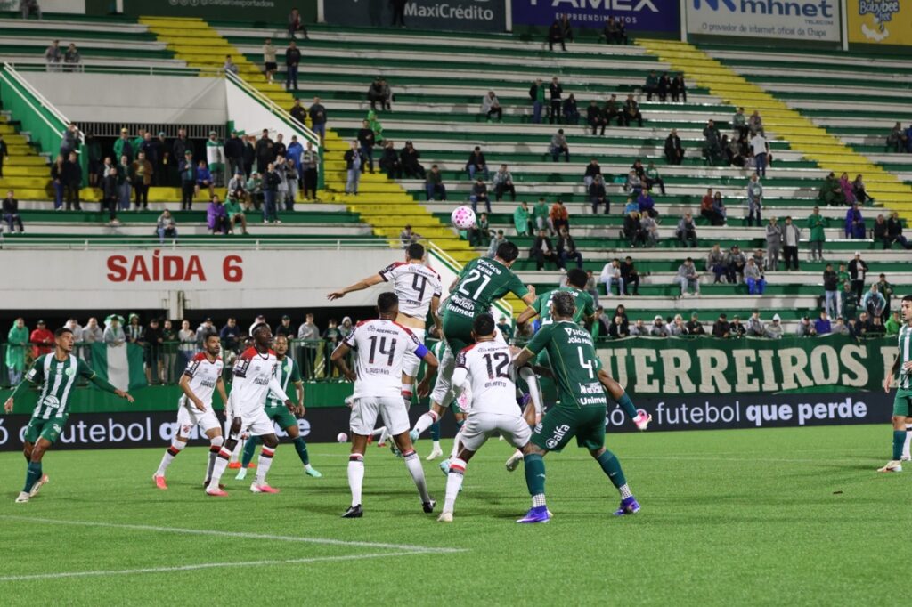 Brasileirão 2026: Chapecoense é goleada pelo Athletico-PR. - Foto: Divulgação/ACF