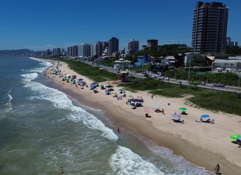 Regras para comércio com ambulantes na temporada de verão 2026/2027 são definidas em Balneário Piçarras