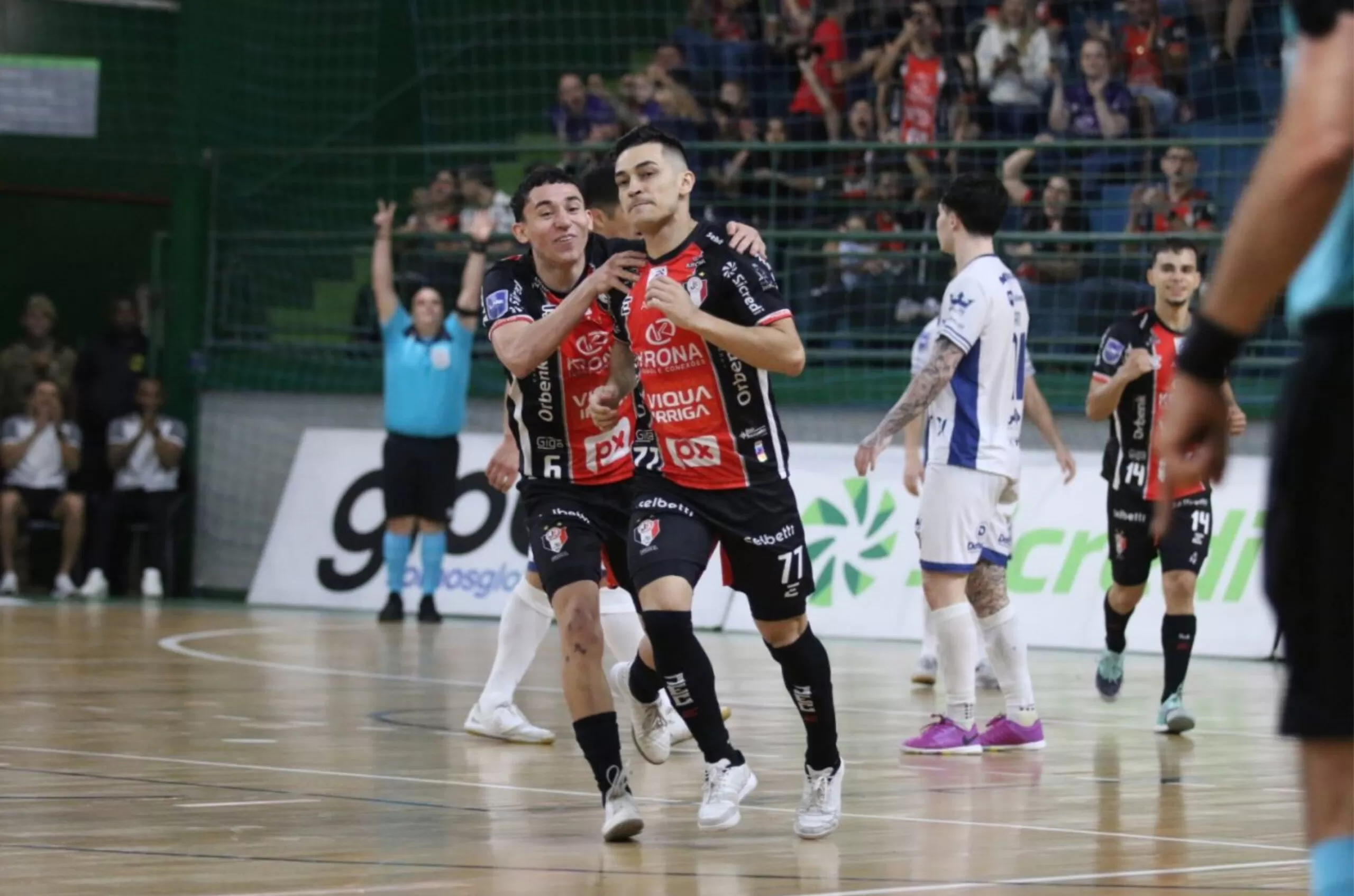 JEC Goleia Tubarao Em Joinville E Retorna Ao G‑4 Da LNF Scaled